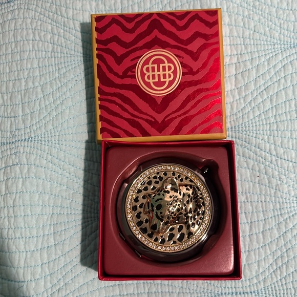 Dana Buchman cheetah design compact mirror with box - Picture 2 of 13